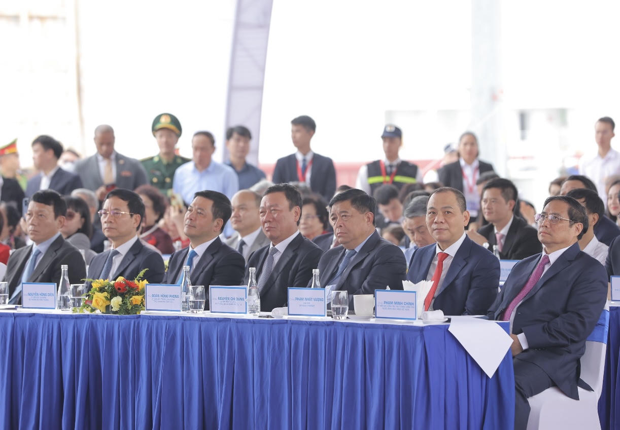 Vinfast xuất khẩu lô 999 xe Vinfast VF8 đầu tiên sang Hoa Kỳ