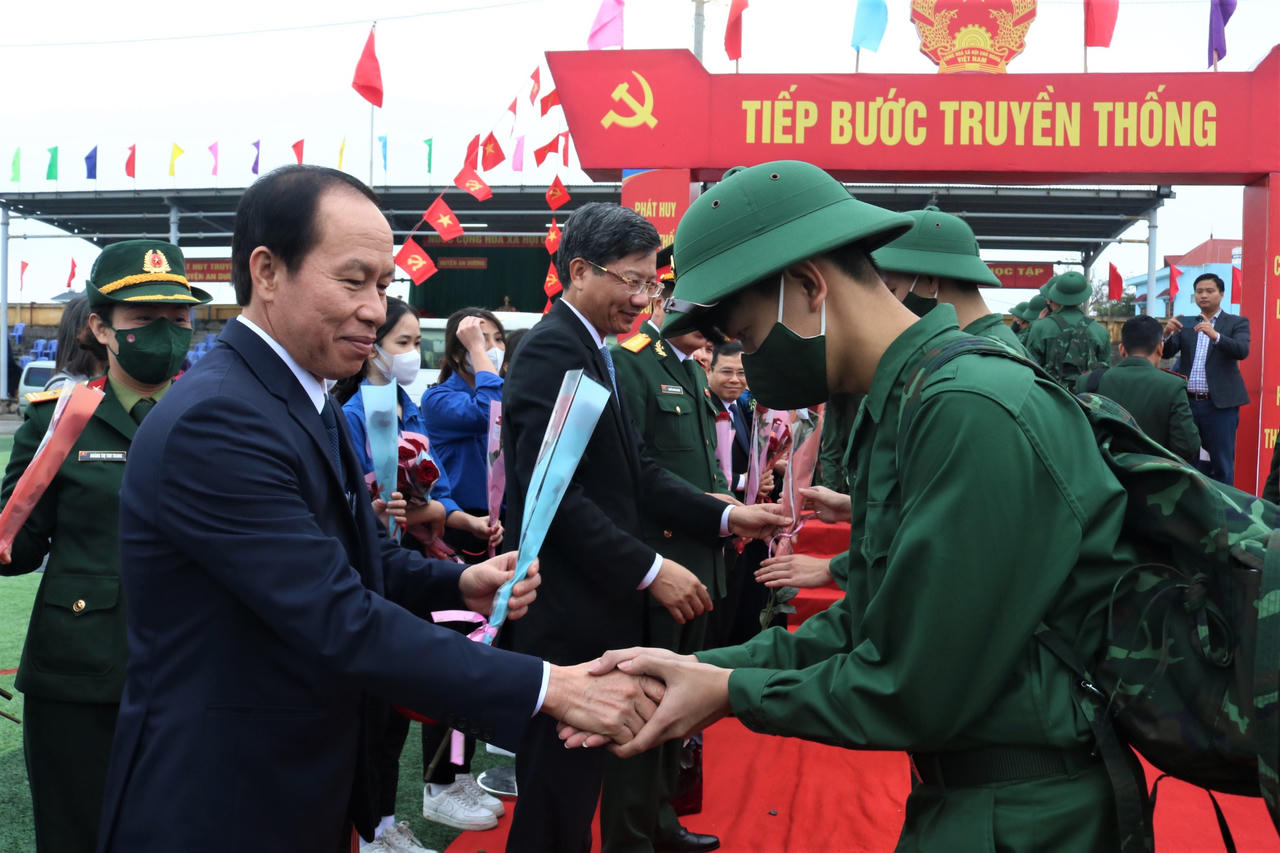 Hơn 2.700 thanh niên Hải Phòng lên đường nhập ngũ