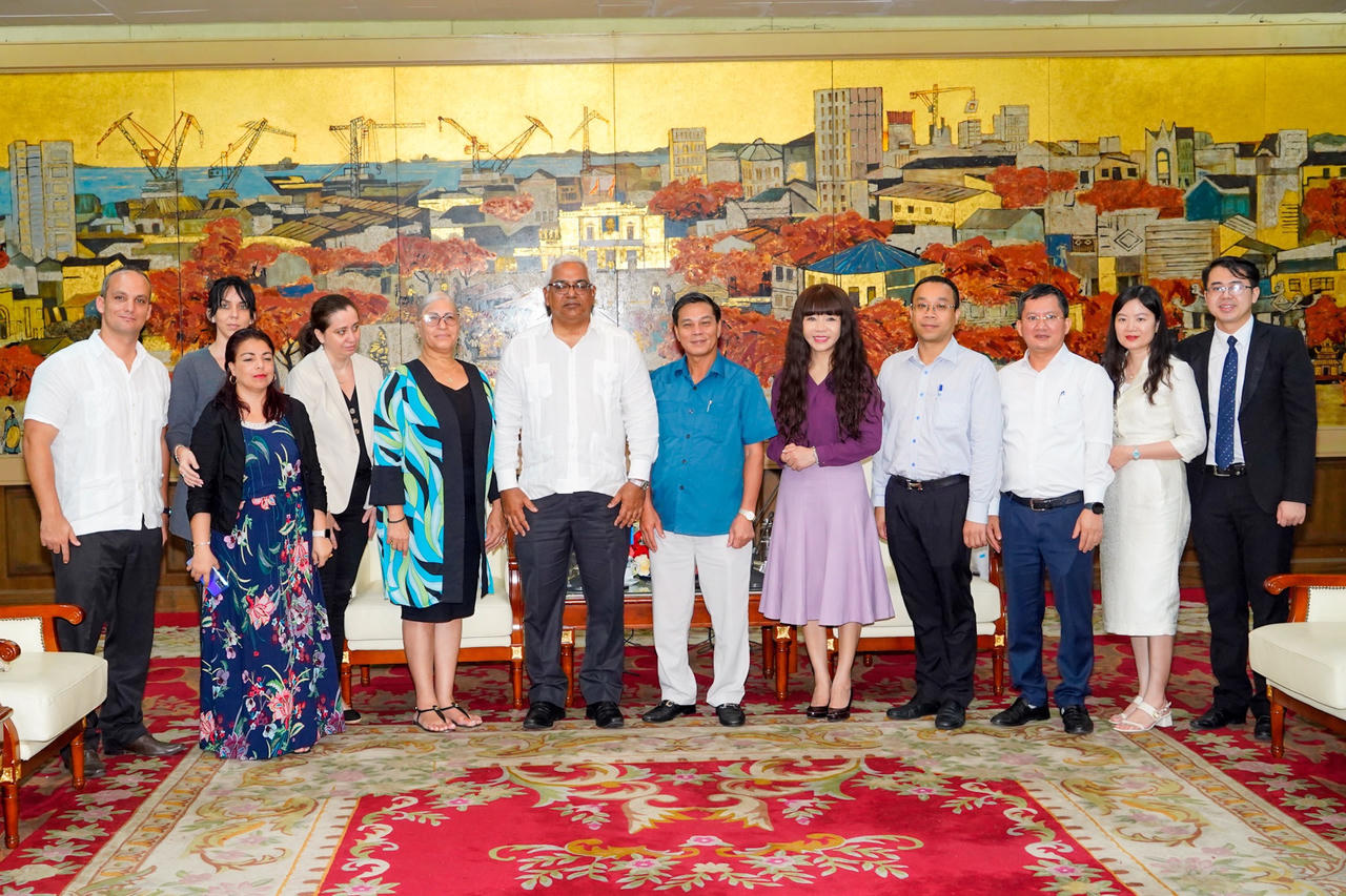 Chủ tịch UBND TP Hải Phòng tiếp xã giao Đoàn công tác Bộ Tư pháp Cuba