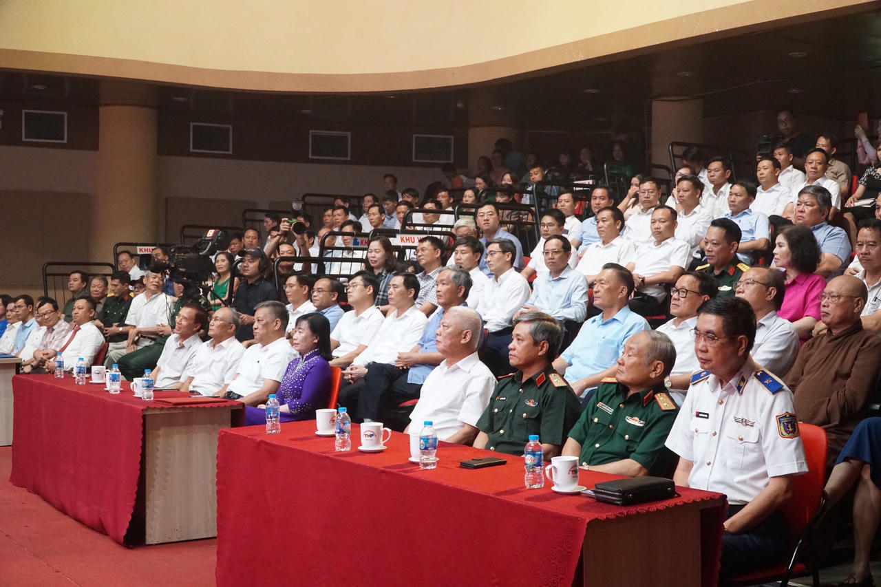 Ra mắt và trao tặng phim tài liệu 'Tiên Lãng - miền đất sáng'