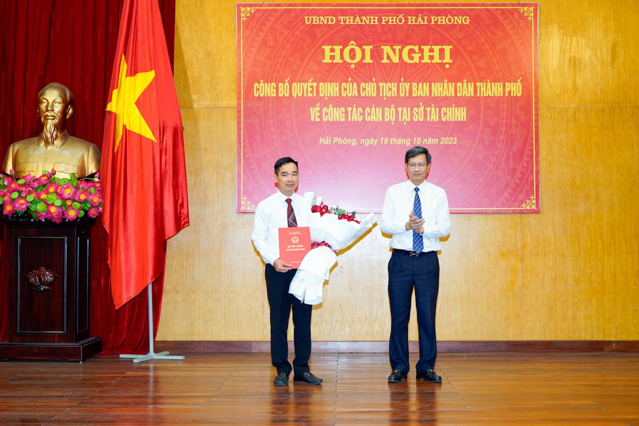 Công bố các Quyết định của Chủ tịch UBND TP Hải Phòng về công tác cán bộ 