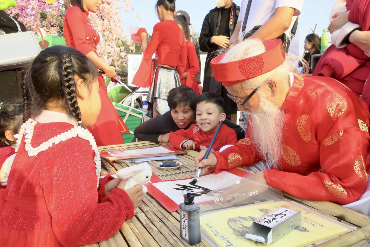 Tưng bừng hoạt động nghệ thuật đường phố chào xuân tại Hải Phòng 