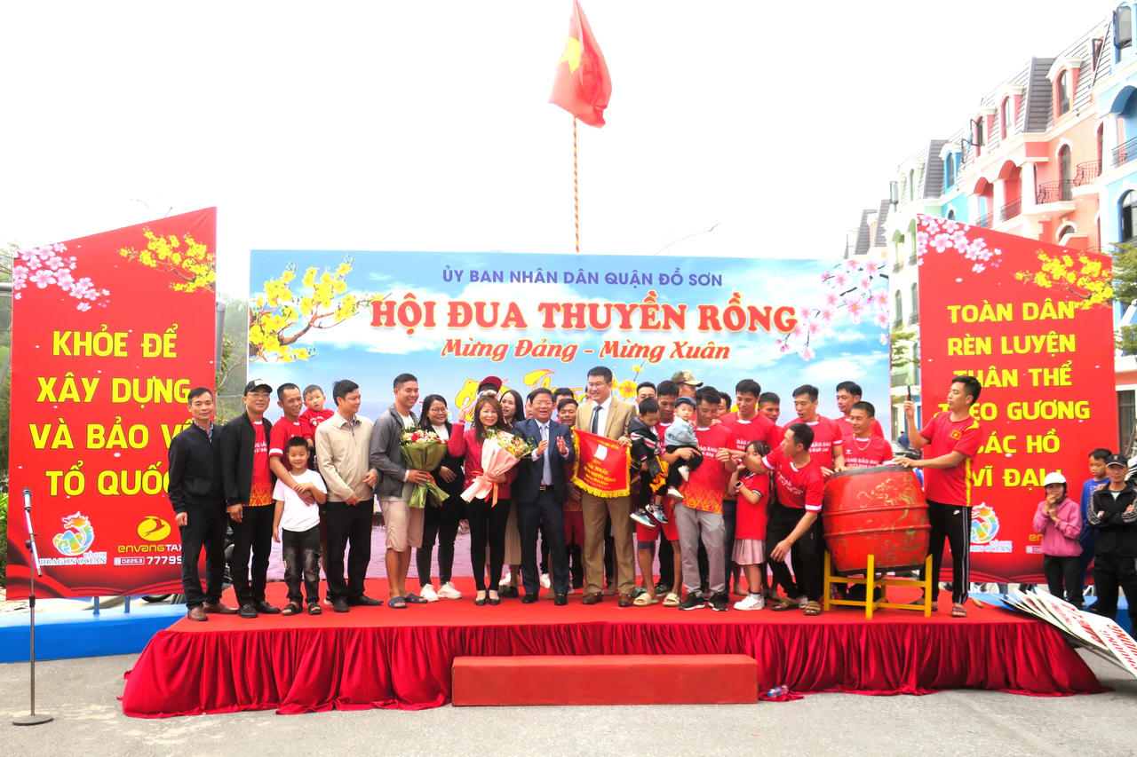 Tưng bừng Hội đua Thuyền Rồng tại Đồ Sơn