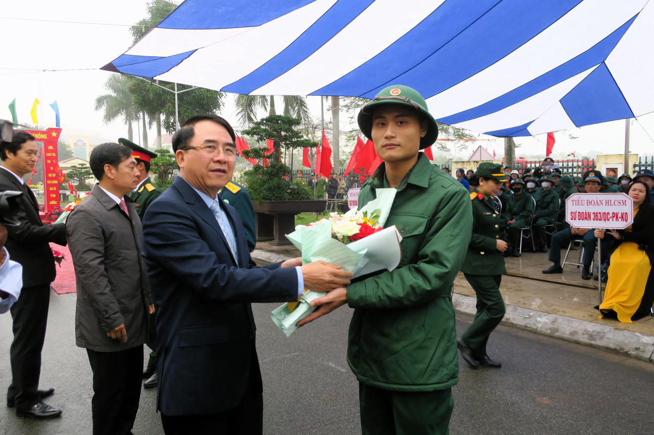Gần 2.900 thanh niên Hải Phòng lên đường nhập ngũ 