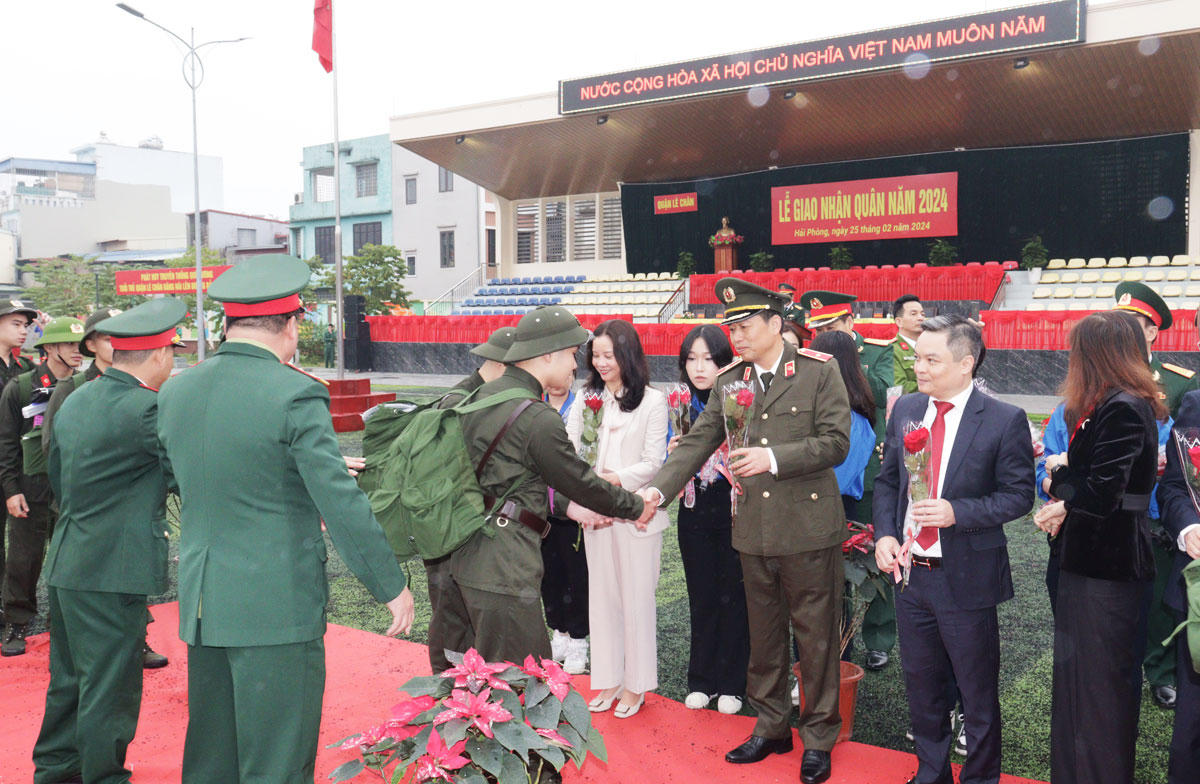 Gần 2.900 thanh niên Hải Phòng lên đường nhập ngũ 