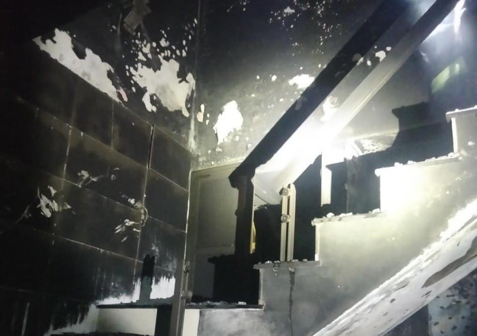 Cháy nhà dân, 3 mẹ con thoát nạn