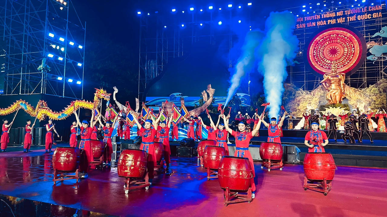 Tưng bừng khai mạc Lễ hội Nữ tướng Lê Chân 