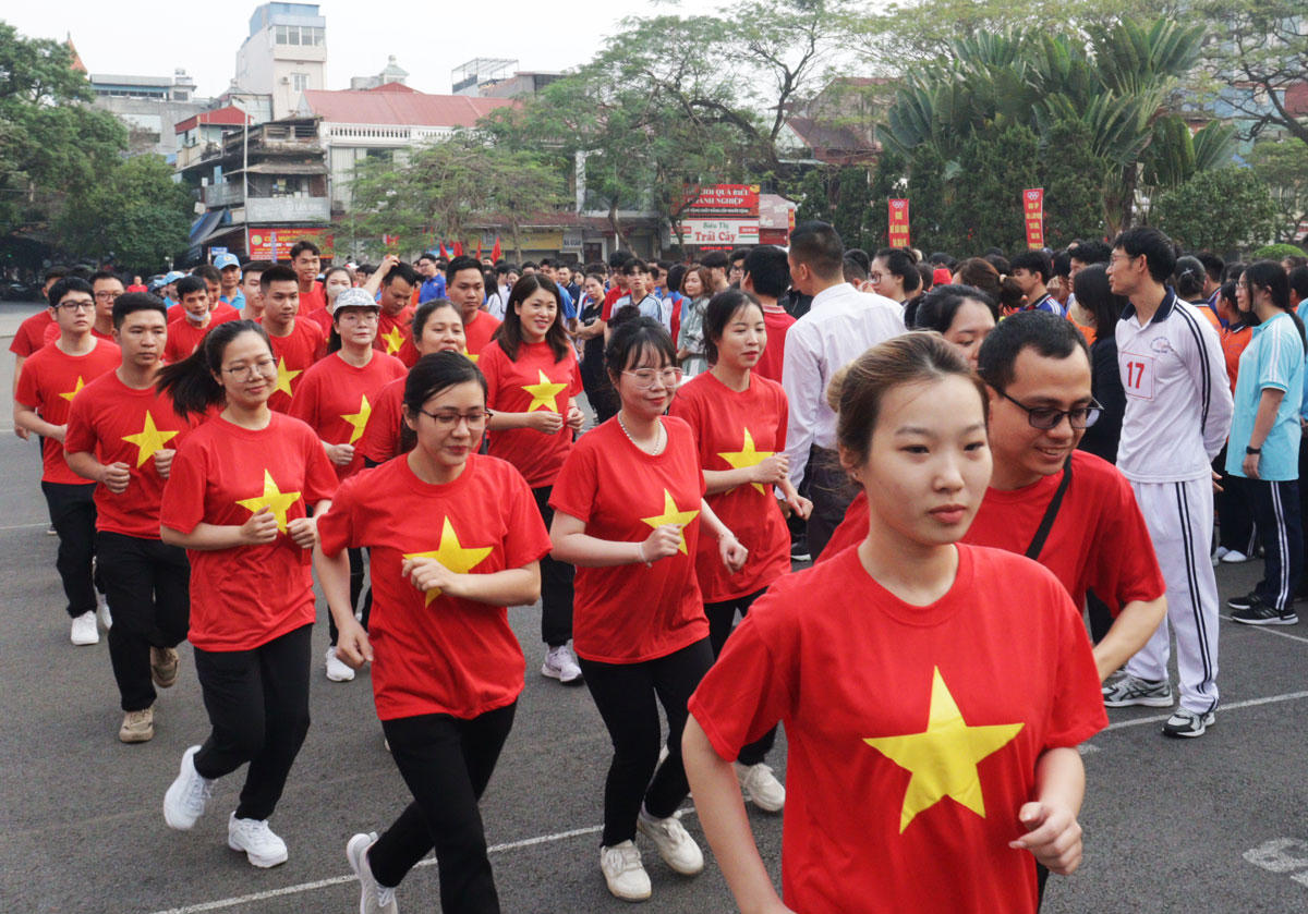 Hơn 1.000 người tham gia Ngày chạy Olympic Vì sức khoẻ toàn dân năm 2024