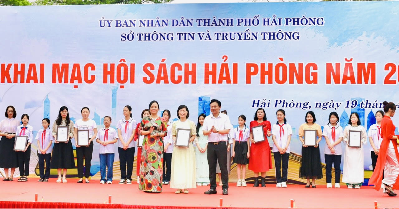 Hơn 20 gian hàng với 12.000 đầu sách tại Hội sách Hải Phòng năm 2024 