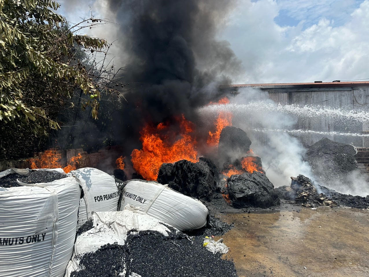 Hải Phòng: Cháy lớn tại khu phế liệu nhựa 