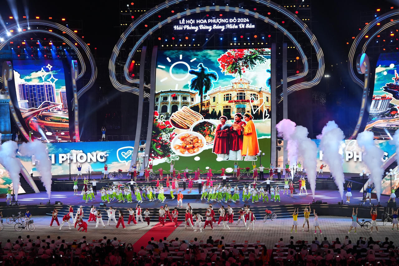 Dấu ấn đêm hội “Hải Phòng – Bừng sáng miền cửa biển” 