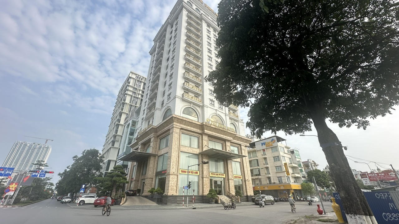 Hải Phòng: Nhiều người nhập viện cấp cứu do khách sạn cao cấp phá dỡ tổ ong