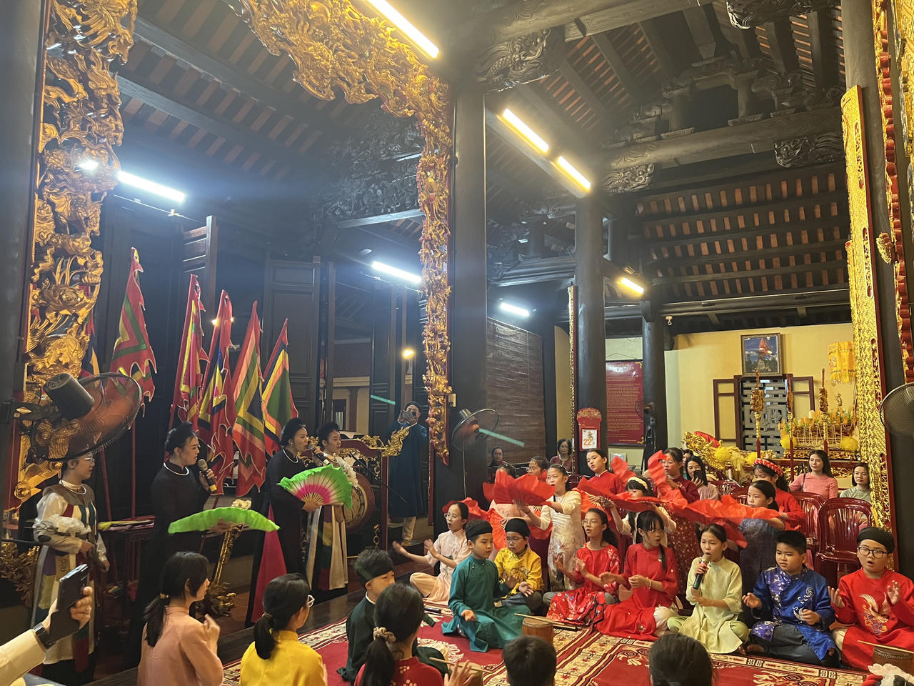 Ca trù xứ Đông lan tỏa văn hóa truyền thống tới thế hệ trẻ 