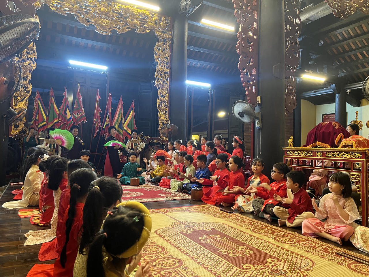 Ca trù xứ Đông lan tỏa văn hóa truyền thống tới thế hệ trẻ 