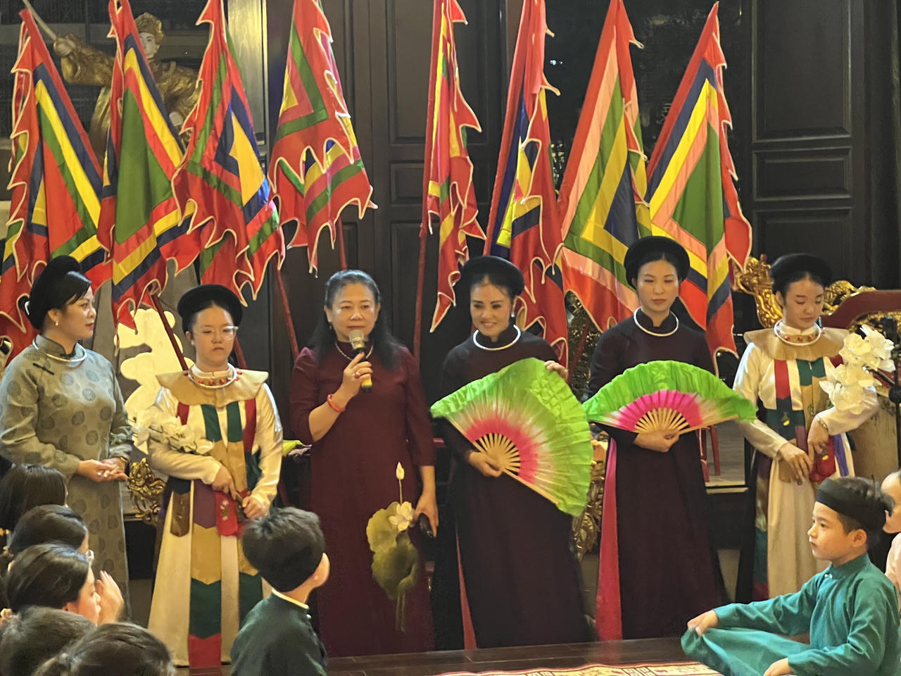 Ca trù xứ Đông lan tỏa văn hóa truyền thống tới thế hệ trẻ 