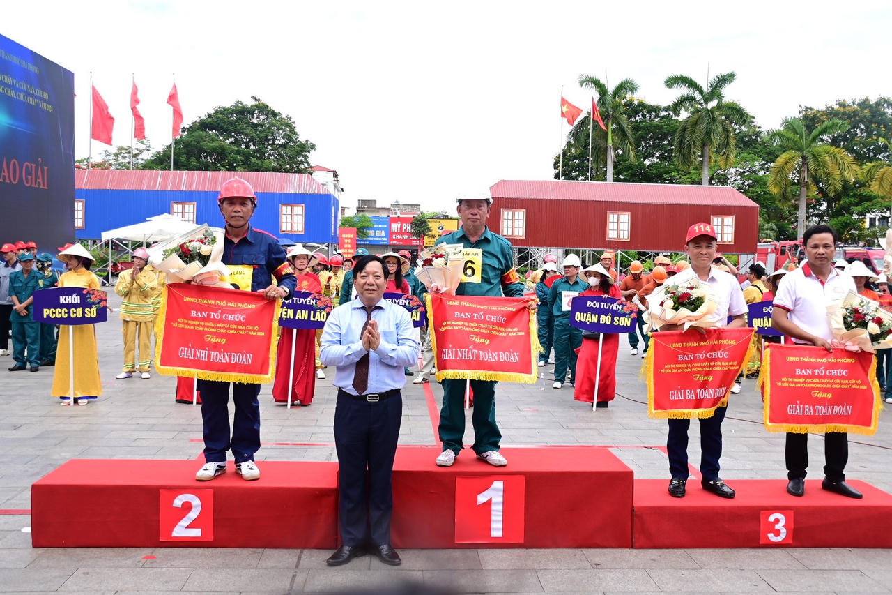 Sôi nổi Hội thi nghiệp vụ chữa cháy và cứu nạn, cứu hộ các địa phương