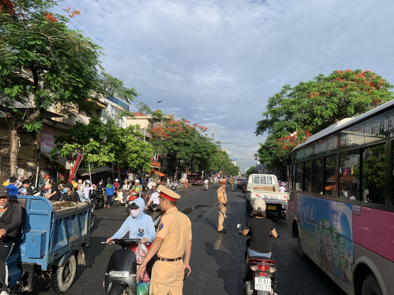 Thí sinh các địa phương bước vào Kỳ thi tuyển sinh lớp 10