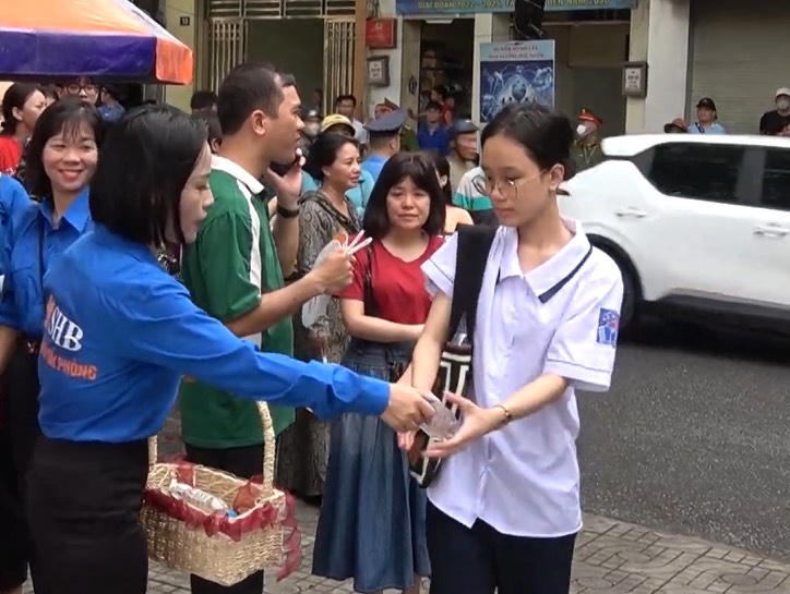 Thí sinh các địa phương bước vào Kỳ thi tuyển sinh lớp 10