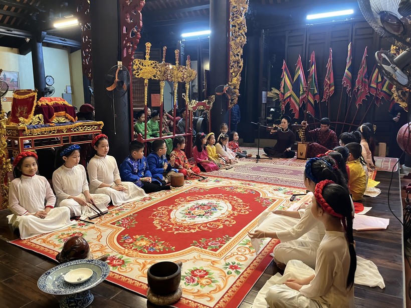 "Di sản Việt Nam - Tự hào và gìn giữ": Ca trù, dòng chảy bền bỉ miền cửa biển