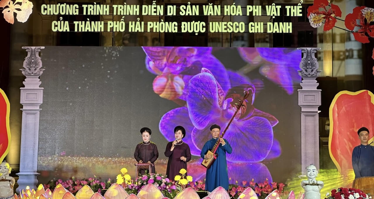 "Di sản Việt Nam - Tự hào và gìn giữ": Ca trù, dòng chảy bền bỉ miền cửa biển
