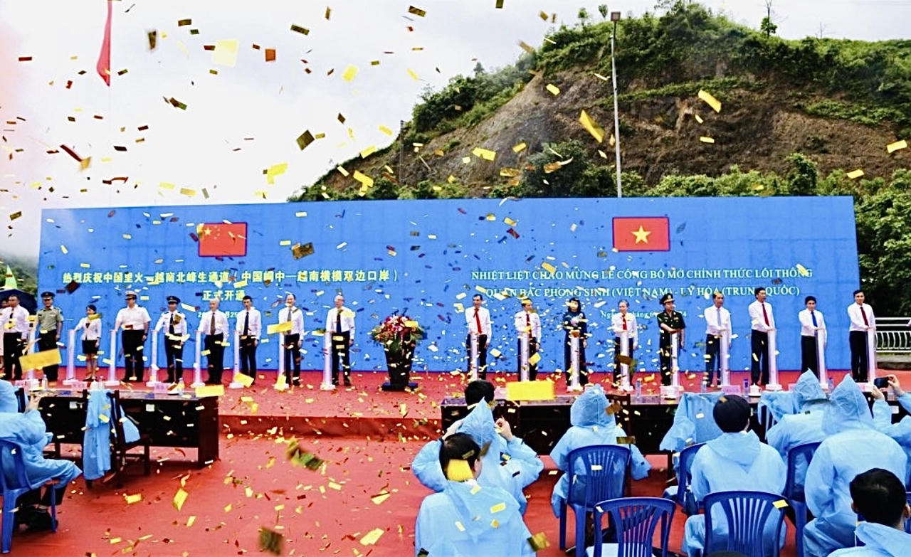 Quảng Ninh: Chính thức mở cặp cửa khẩu song phương Hoành Mô (Việt Nam) - Động Trung (Trung Quốc) 