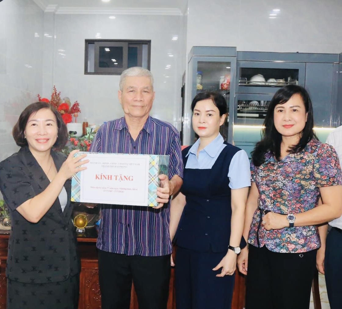 Hải Phòng: Thăm, tặng quà gia đình chính sách, người có công dịp 27/7