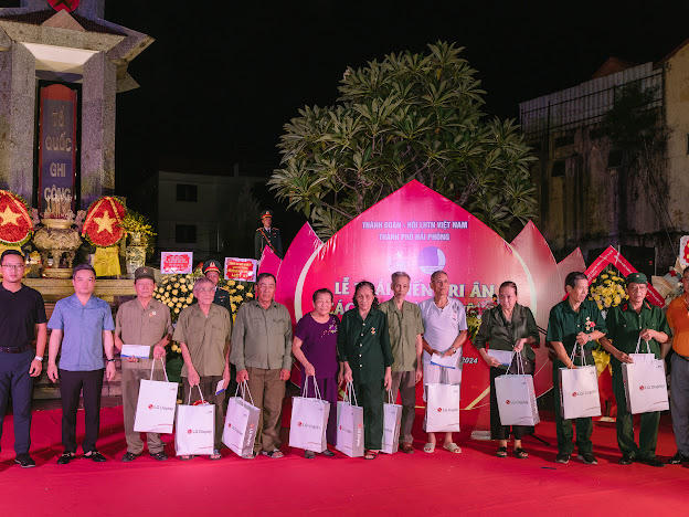 Thành đoàn Hải Phòng dâng hương, thắp nến tri ân các Anh hùng, Liệt sĩ