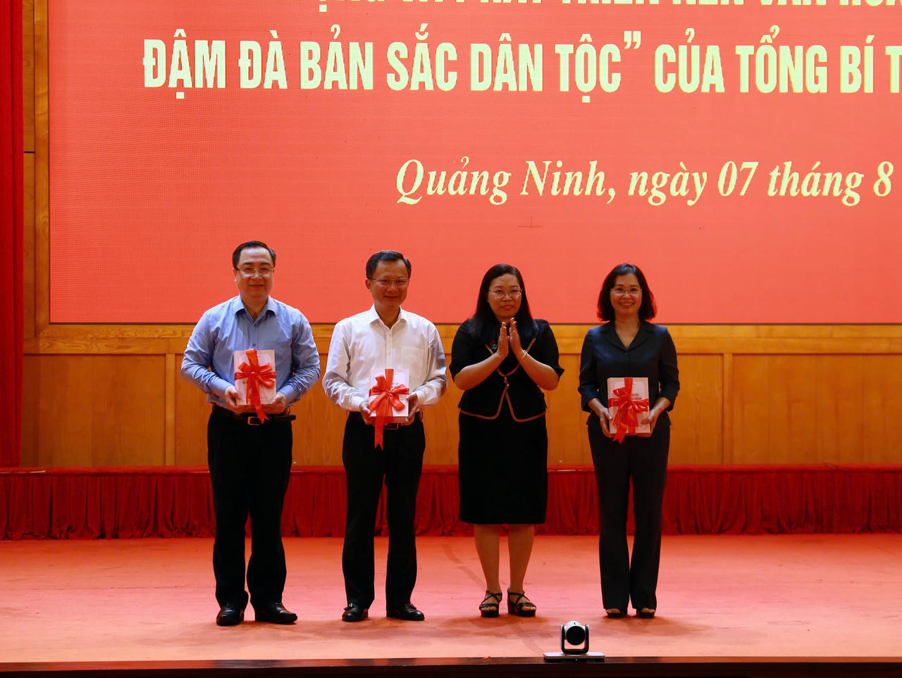 Học tập nội dung cuốn sách về văn hóa của Tổng Bí thư Nguyễn Phú Trọng 