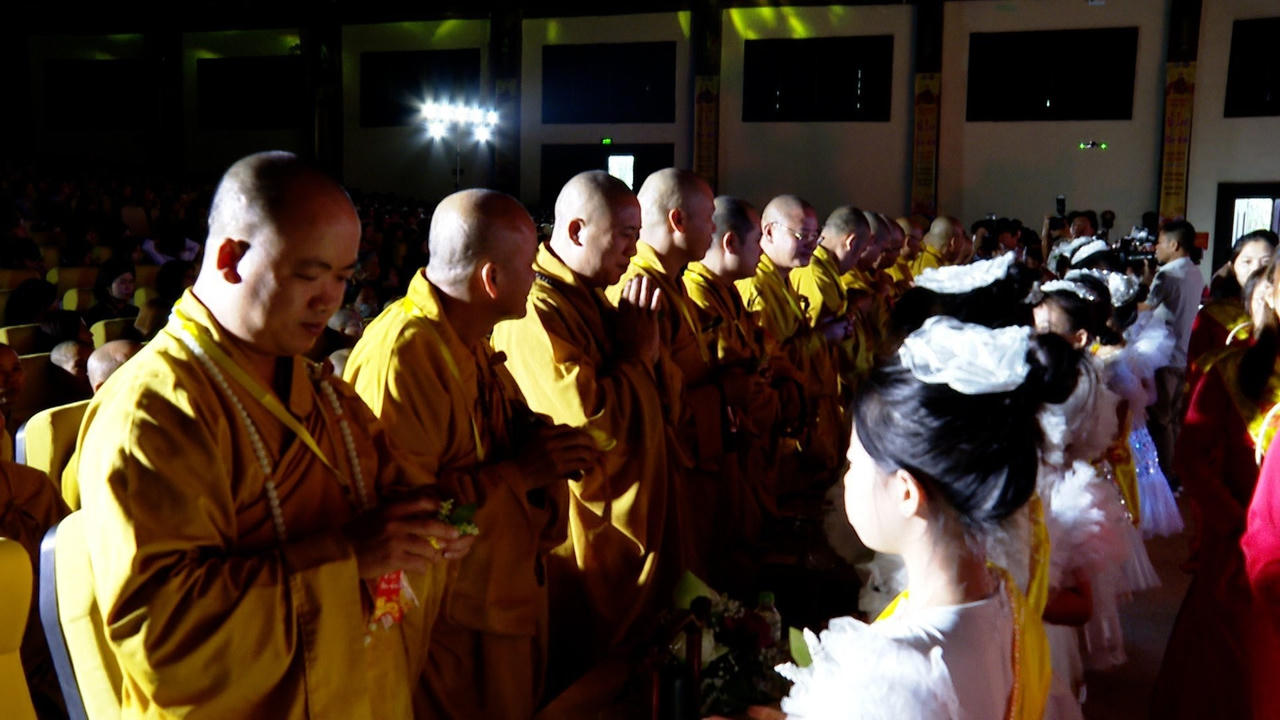 Đông đảo phật tử và người dân thập phương tham gia Pháp hội Vu Lan báo hiếu tại Ninh Bình 