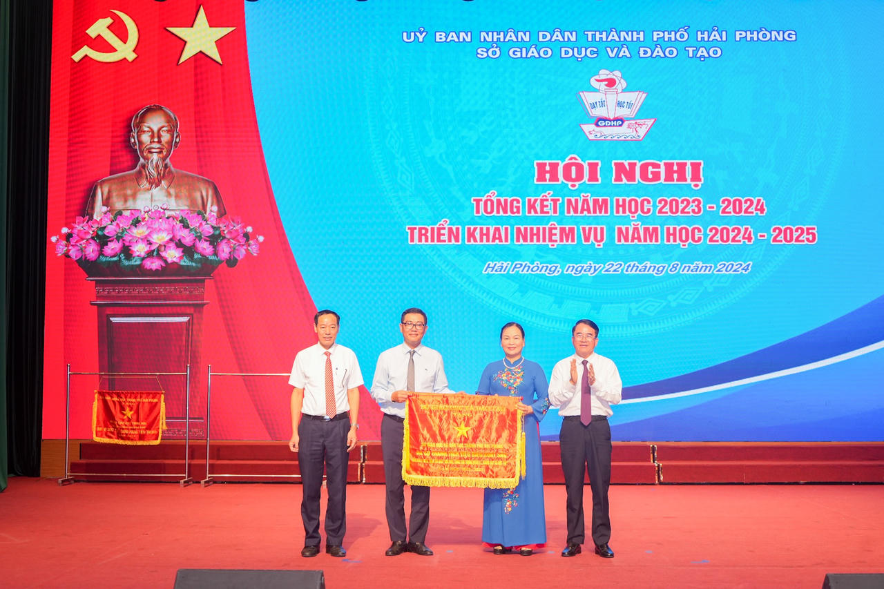 Hải Phòng: Khen thưởng nhiều tập thể, cá nhân có thành tích xuất sắc năm học 2023 - 2024 