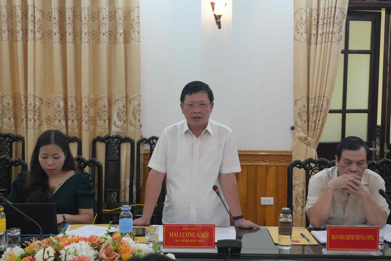 Thứ trưởng Bộ Tư pháp Mai Lương Khôi làm việc với UBND tỉnh Nam Định