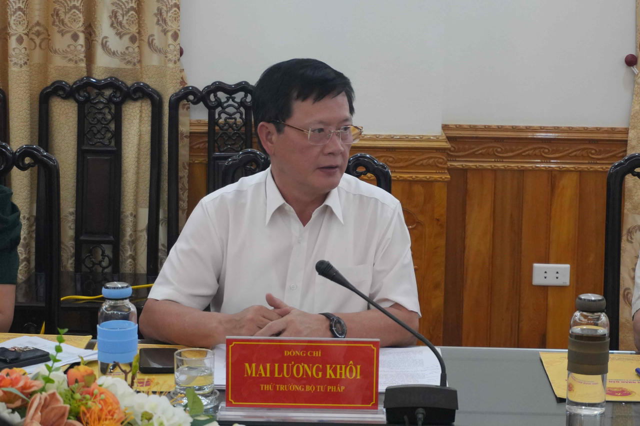 Thứ trưởng Bộ Tư pháp Mai Lương Khôi làm việc với UBND tỉnh Nam Định