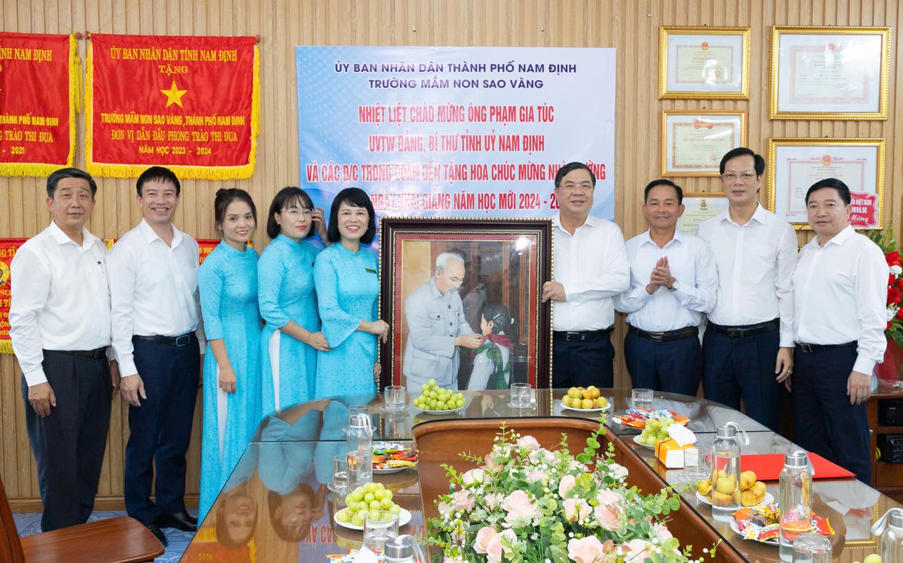 Không khí háo hức chào đón năm học mới tại khắp các tỉnh thành cả nước