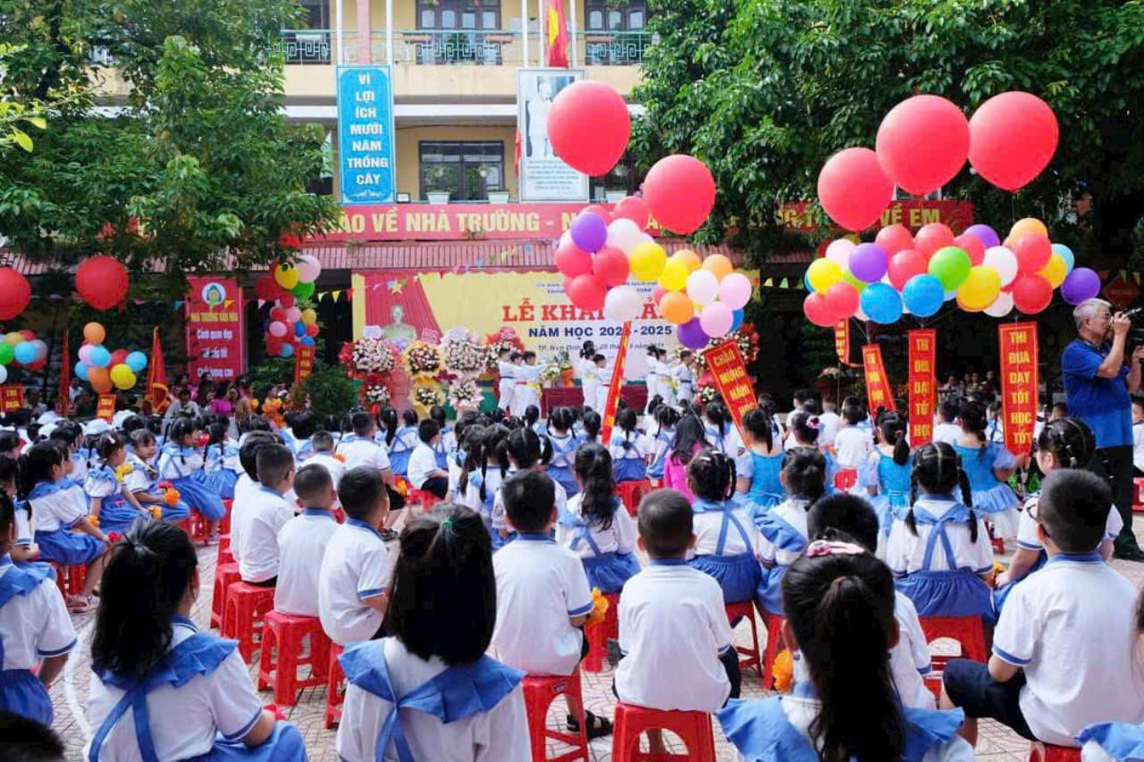 Không khí háo hức chào đón năm học mới tại khắp các tỉnh thành cả nước