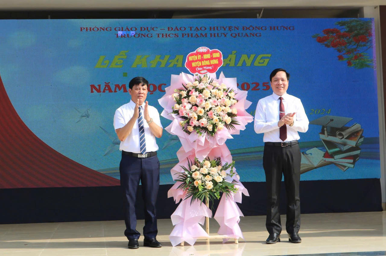 Không khí háo hức chào đón năm học mới tại khắp các tỉnh thành cả nước