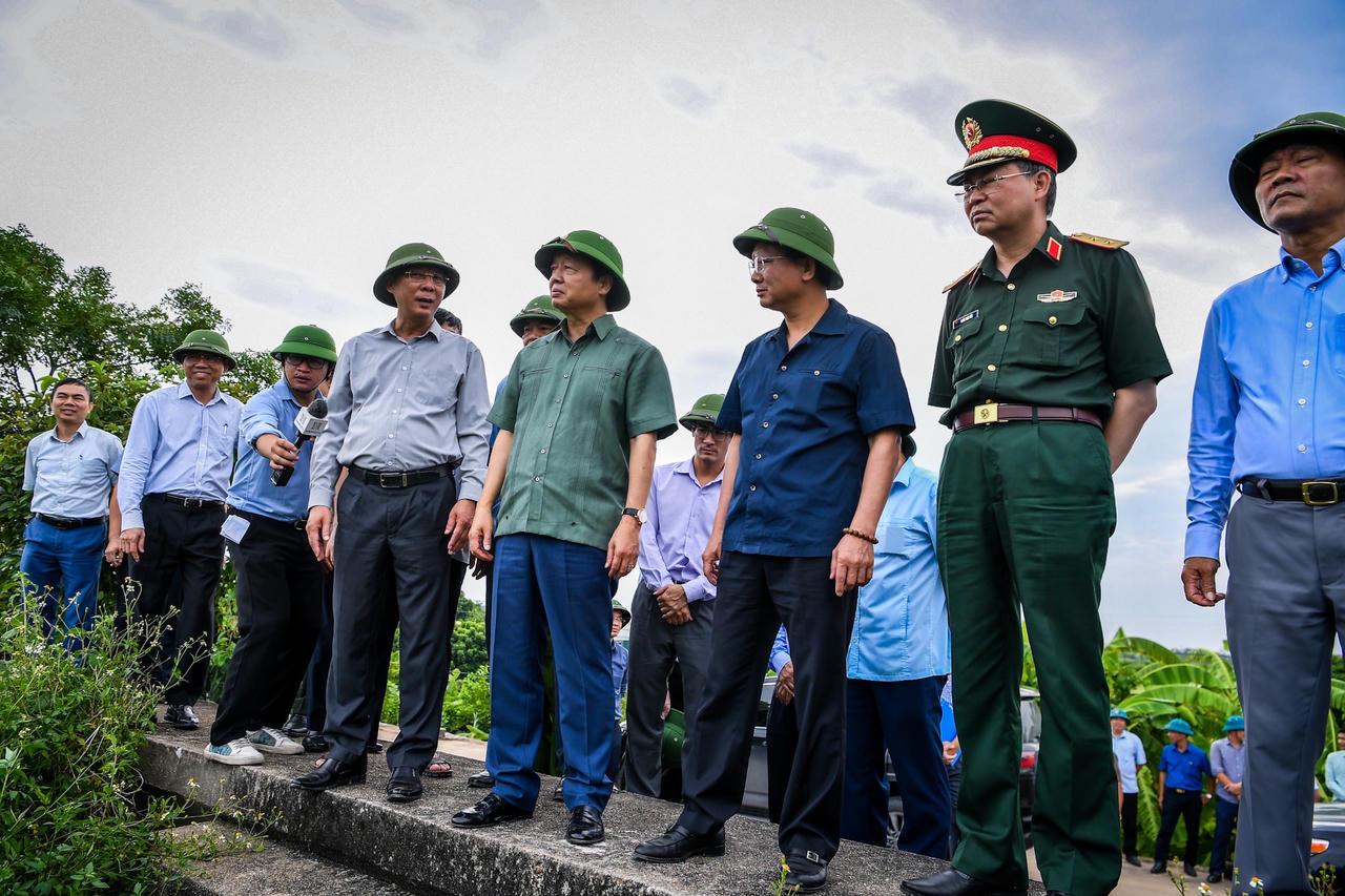 Phó Thủ tướng Trần Hồng Hà kiểm tra công tác phòng chống bão tại Quảng Ninh và Hải Phòng
