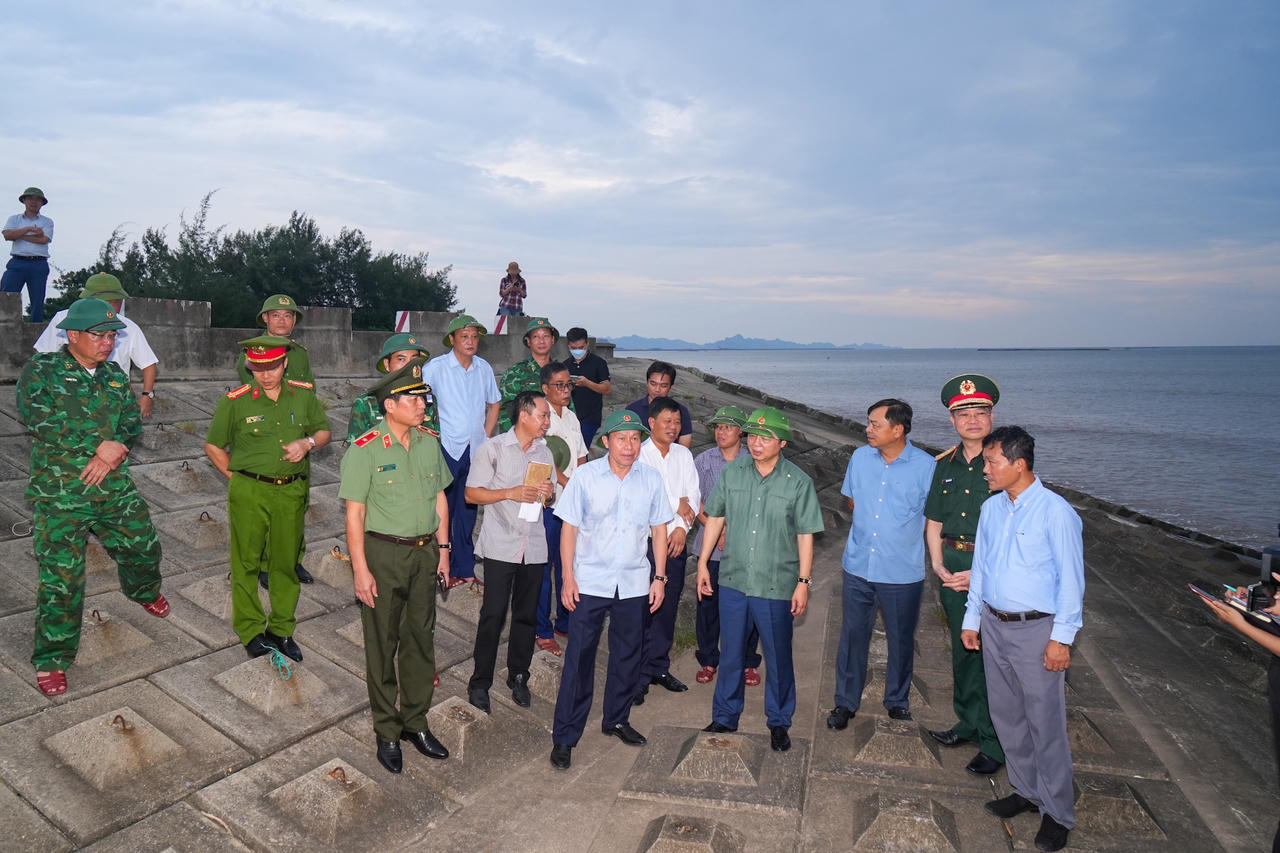 Phó Thủ tướng Trần Hồng Hà kiểm tra công tác phòng chống bão tại Quảng Ninh và Hải Phòng