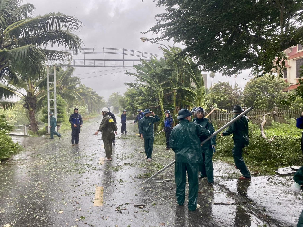 Công an thành phố Hải Phòng tập trung lực lượng khắc phục sau bão số 3 