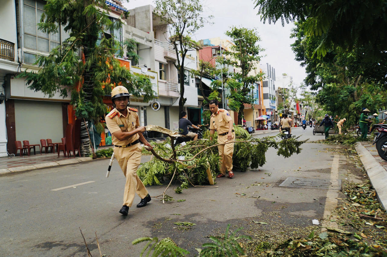 Công an thành phố Hải Phòng tập trung lực lượng khắc phục sau bão số 3 