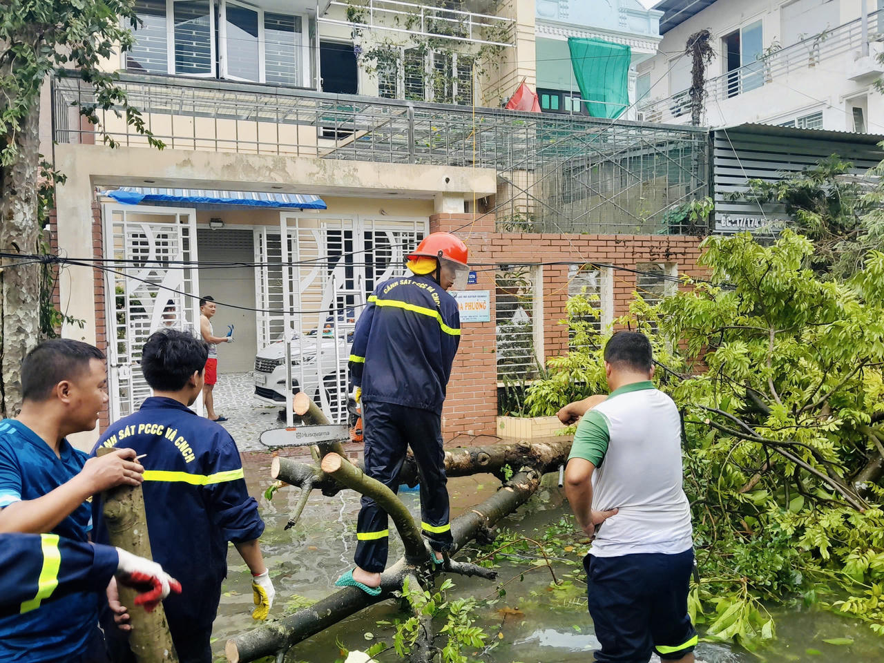 Công an thành phố Hải Phòng tập trung lực lượng khắc phục sau bão số 3 