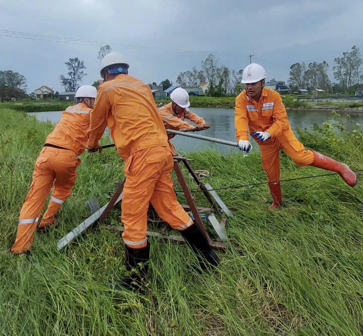 Quảng Ninh nỗ lực khôi phục điện lưới và hệ thống thông tin 