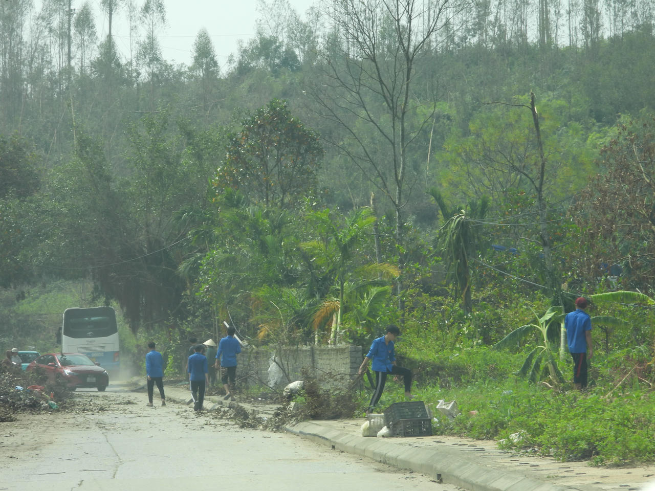 Quảng Ninh tổng vệ sinh, khôi phục cuộc sống bình thường sau bão