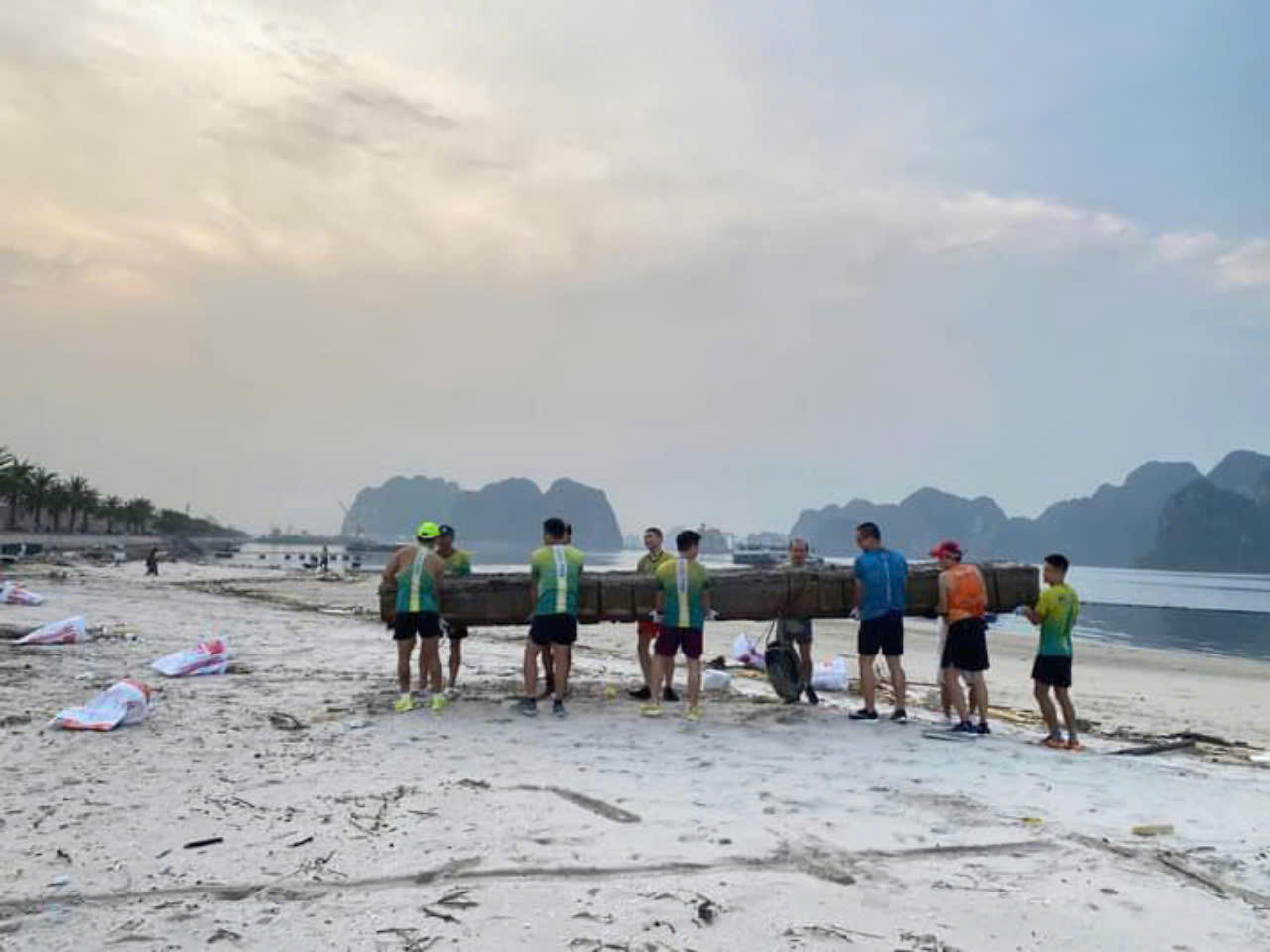 Quảng Ninh tổng vệ sinh, khôi phục cuộc sống bình thường sau bão