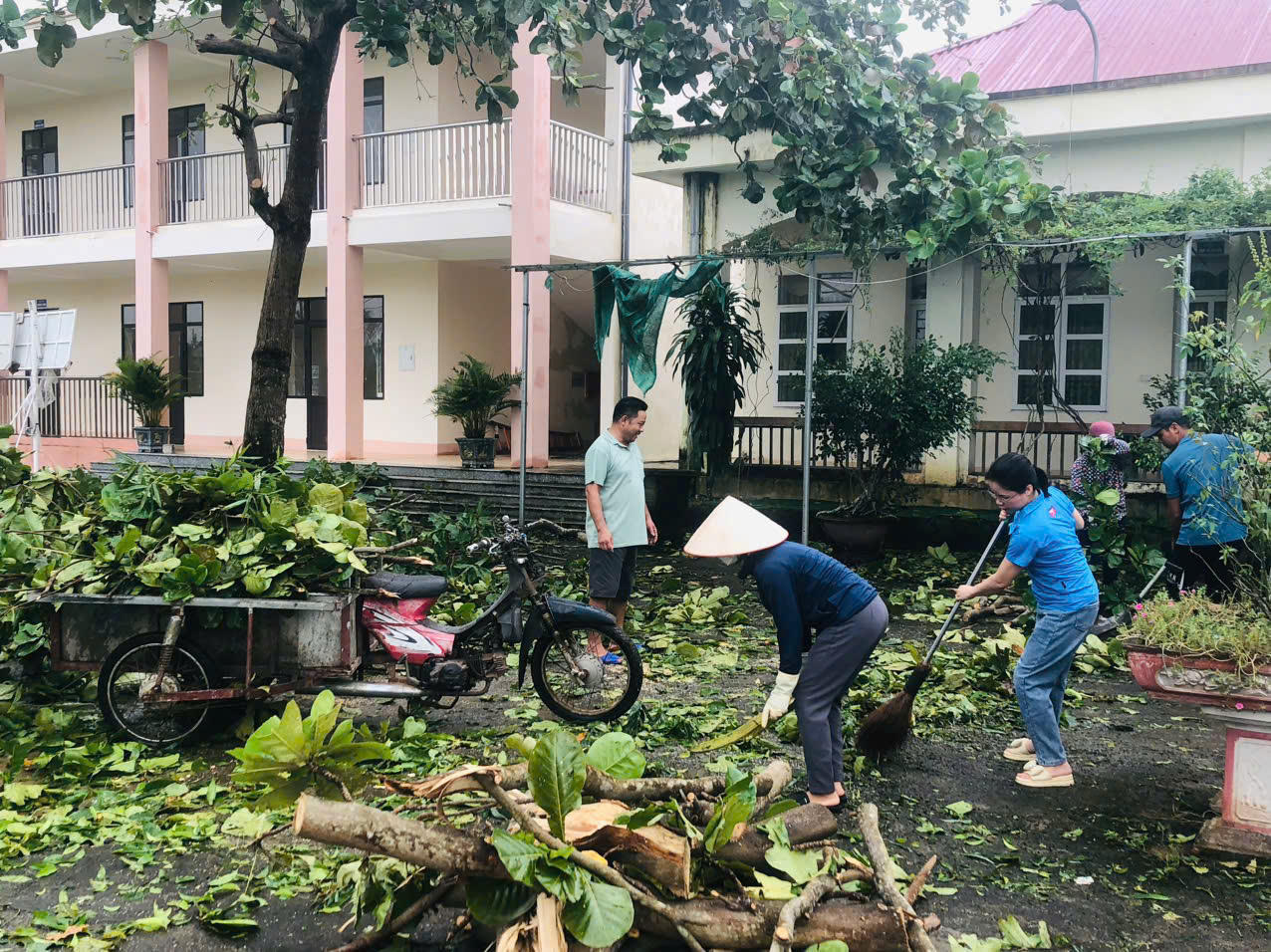 Quảng Ninh tổng vệ sinh, khôi phục cuộc sống bình thường sau bão