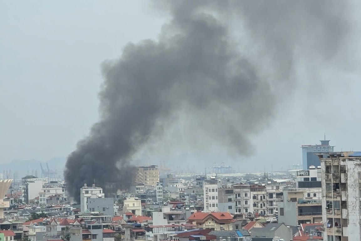 Cháy xưởng gỗ ở Hải Phòng