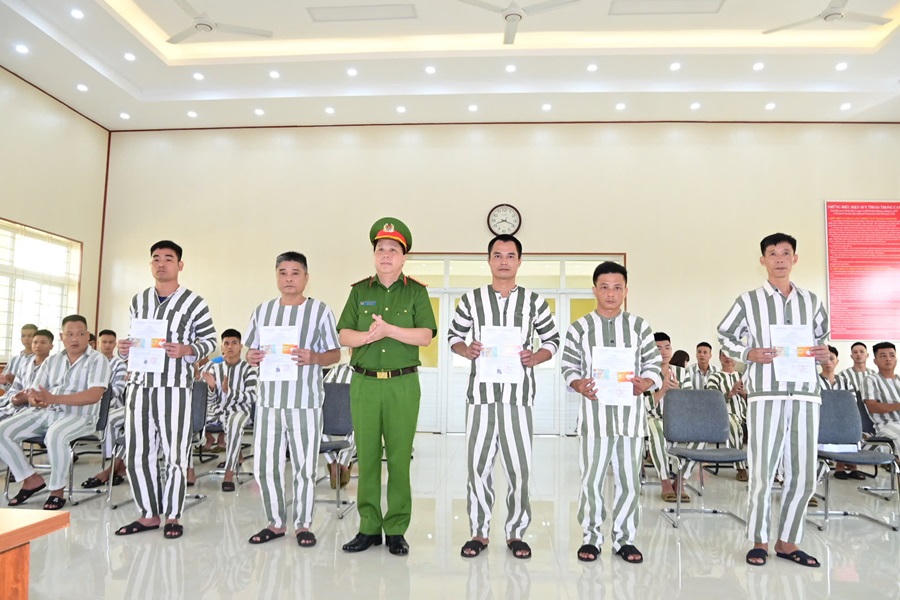 Nhiều địa phương công bố quyết định đặc xá cho phạm nhân