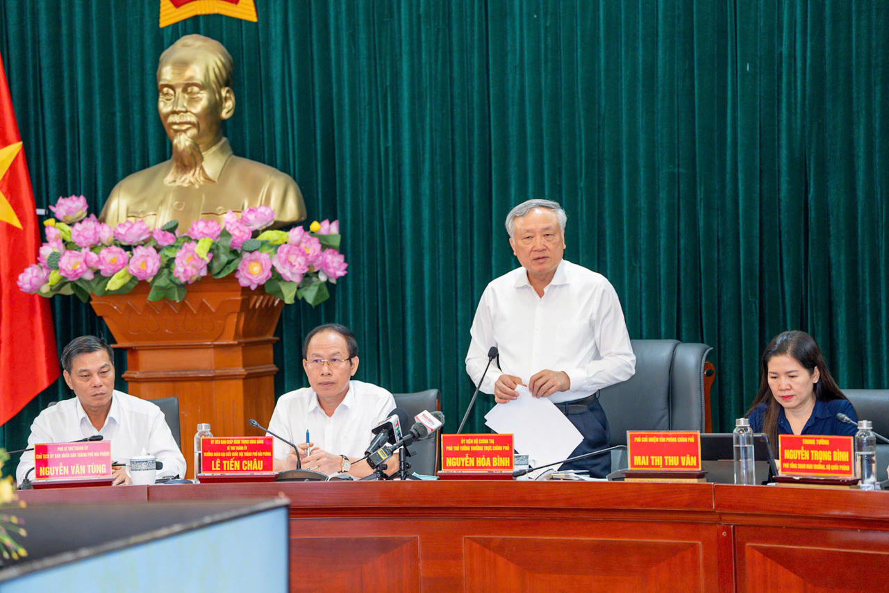 Phó Thủ tướng Thường trực Nguyễn Hòa Bình làm việc với lãnh đạo TP Hải Phòng 