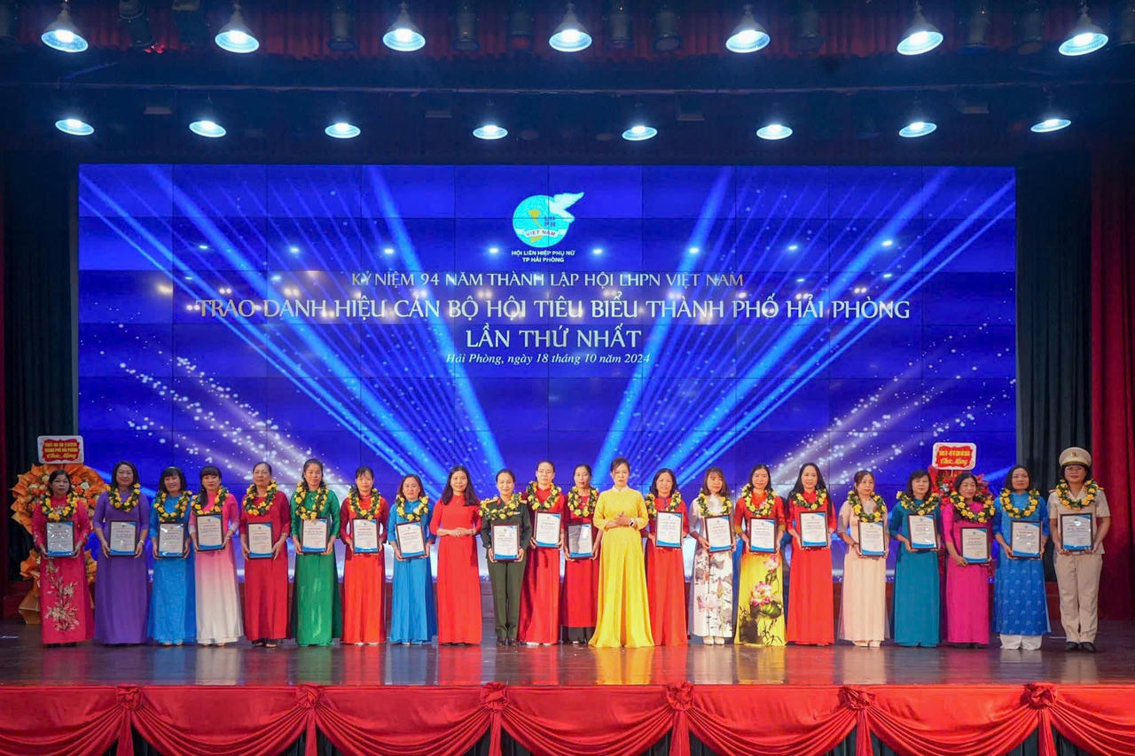 Vinh danh, trao giải thưởng Lê Chân cho 8 phụ nữ tiêu biểu 