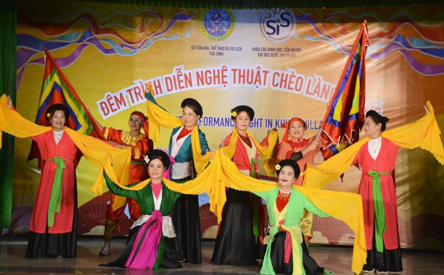 'Có xem chèo Khuốc với anh, thì về…'