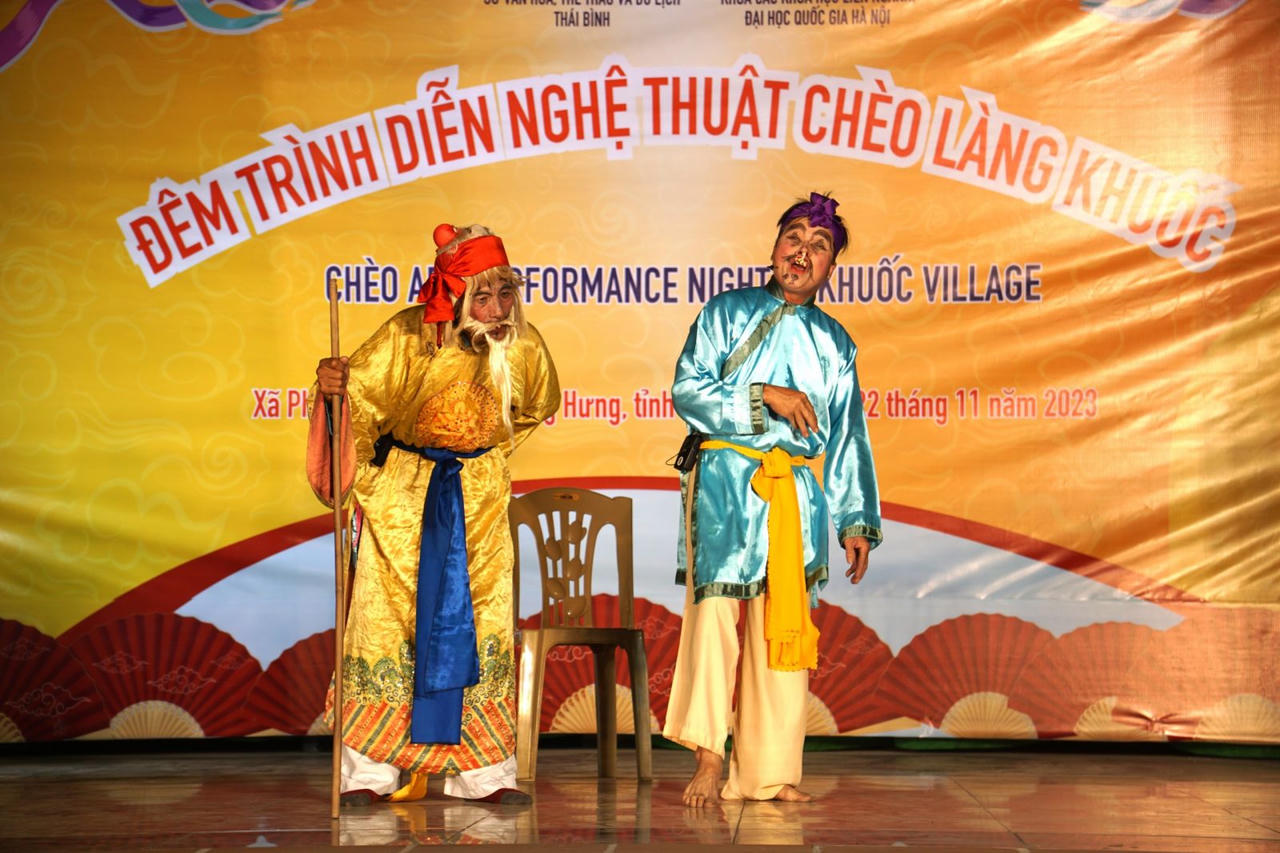 'Có xem chèo Khuốc với anh, thì về…'